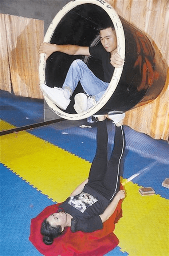 从武术到杂技的传承 看菏泽非遗“孔楼杂技”的演变“bsports必一”(图5)
从武术到杂技的传承 看菏泽非遗“孔楼杂技”的演变“bsports必一”(图5)