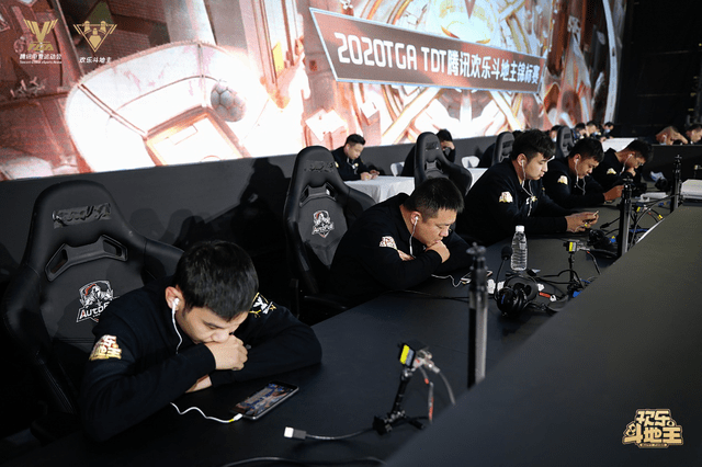 ‘必一·体育’
欢喜斗田主锦标赛圆满落幕！腾讯棋牌推动斗田主赛事朝专业化偏向连续迈进(图9)