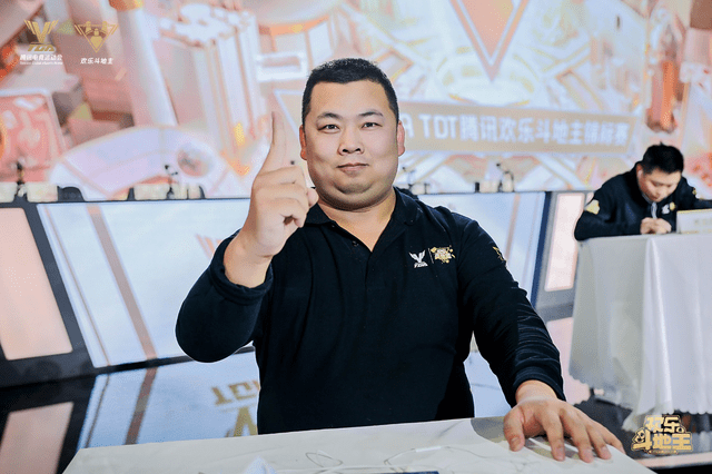 ‘必一·体育’
欢喜斗田主锦标赛圆满落幕！腾讯棋牌推动斗田主赛事朝专业化偏向连续迈进(图11)