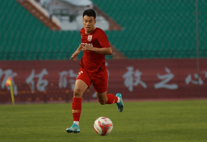 bsport必一运动|
中超转会：曝上港500万顶薪签国脚中锋 恒大2旧将回家乡效力(图2)